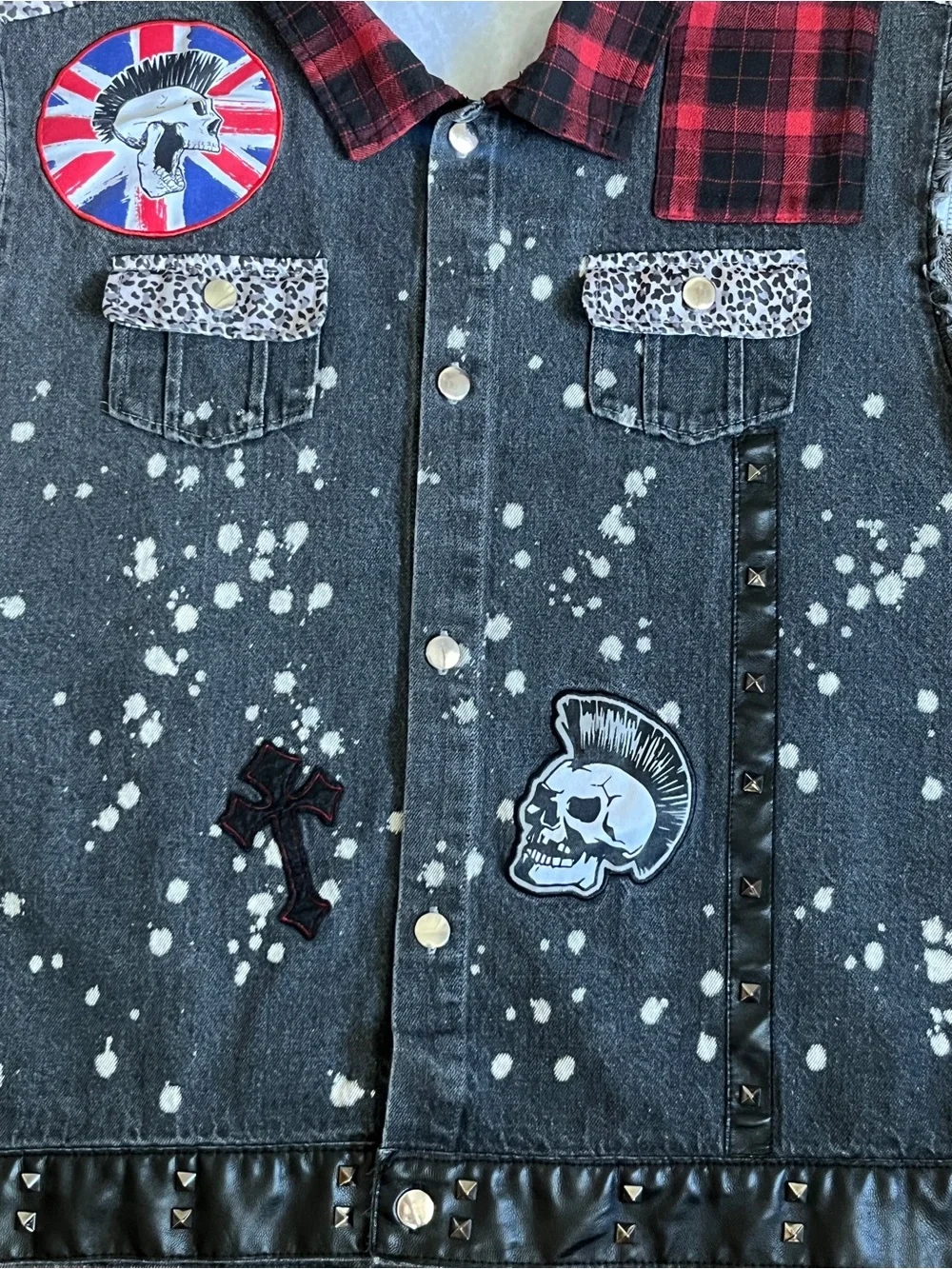 Spirit Halloween Punk Rockstar Vest Stud Skull Patches Bleach Splatter Emo L/XL